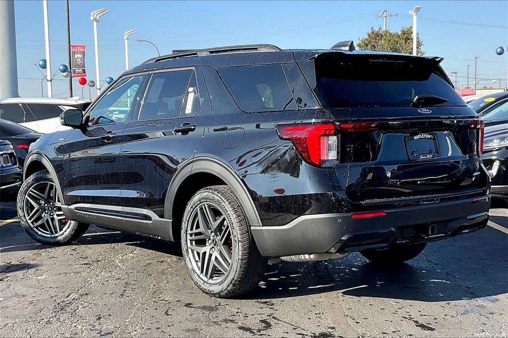New 2026 Ford Explorer ST-Line image 3