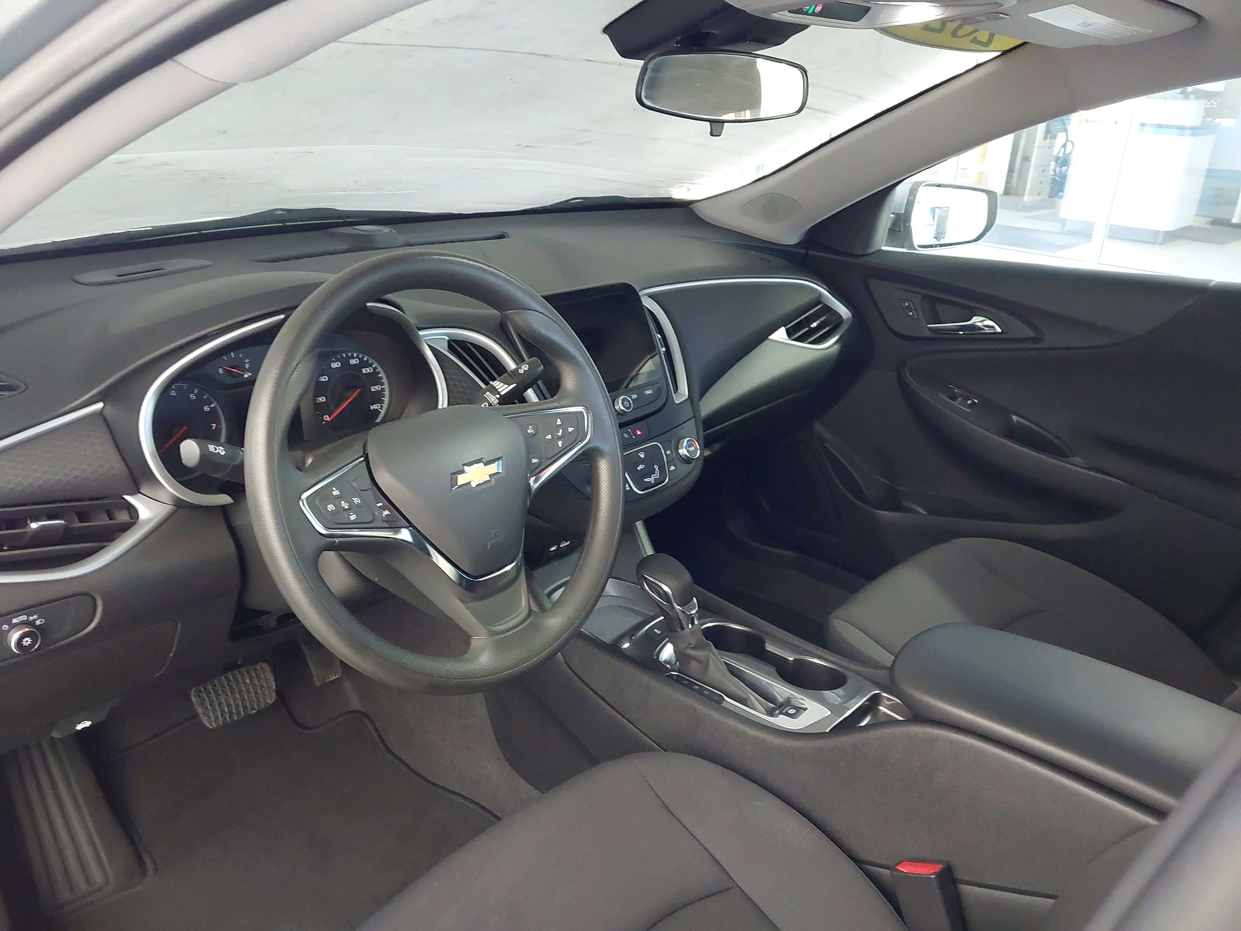 Used 2024 Chevrolet Malibu LS FWD image 2