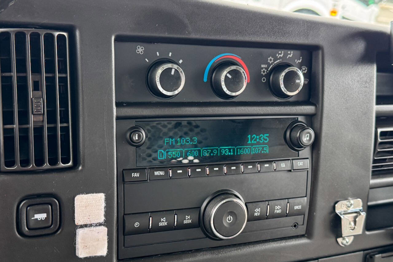 Used 2018 Chevrolet Express 2500 w/ Driver Convenience Package image 31