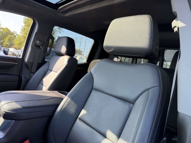 Used 2024 Chevrolet Silverado 1500 LT Trail Boss w/ Convenience Package II AWD/4WD image 12