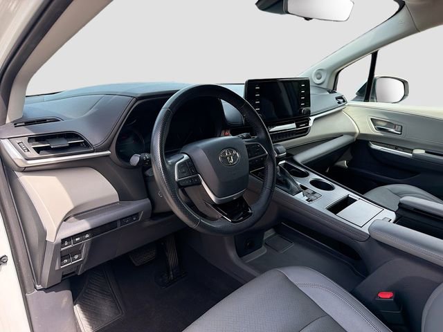 Used 2022 Toyota Sienna Limited FWD image 27