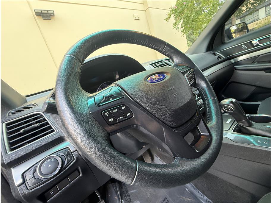 Used 2019 Ford Explorer XLT w/ Equipment Group 201A FWD image 8