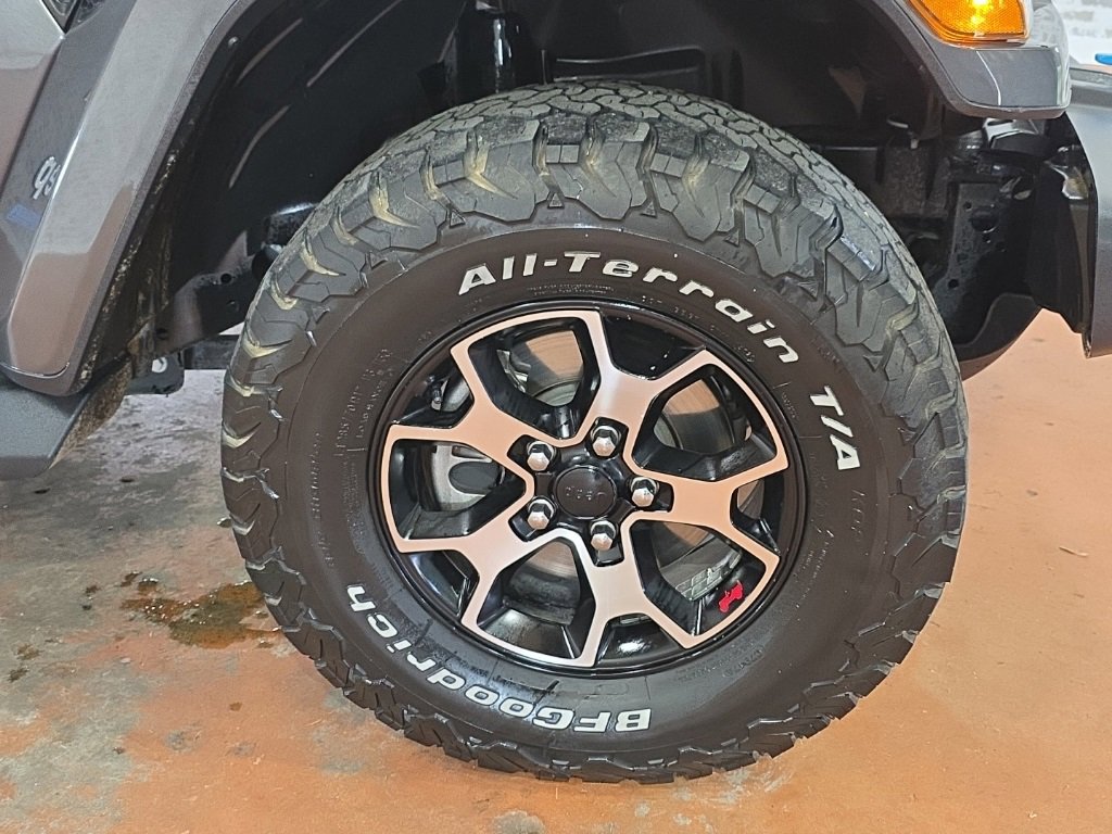 Used 2022 Jeep Wrangler Unlimited Sahara w/ Cold Weather Group image 13