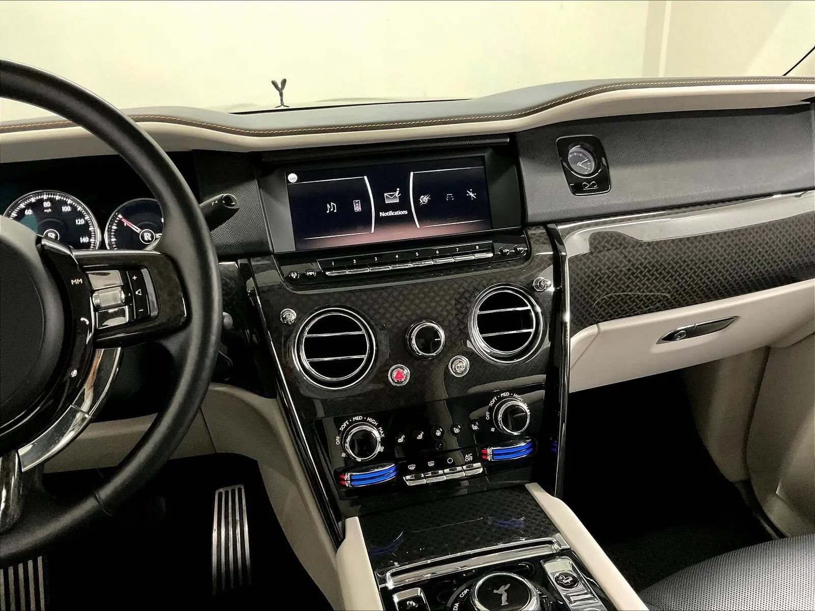 Used 2021 Rolls-Royce Cullinan Black Badge AWD/4WD image 23