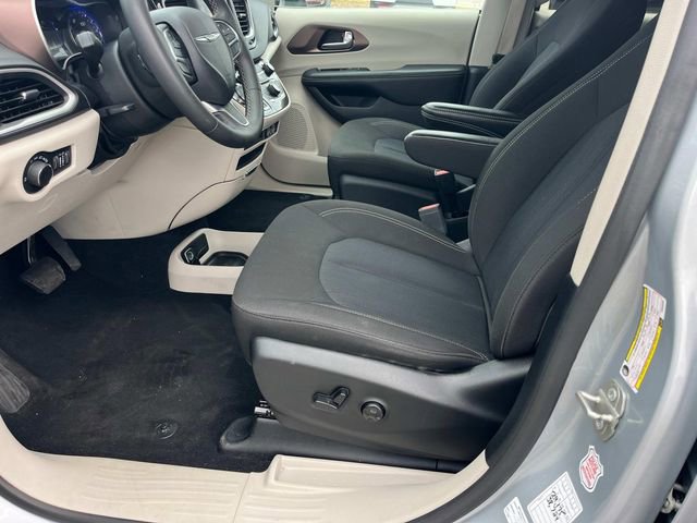 Used 2023 Chrysler Voyager LX FWD image 27