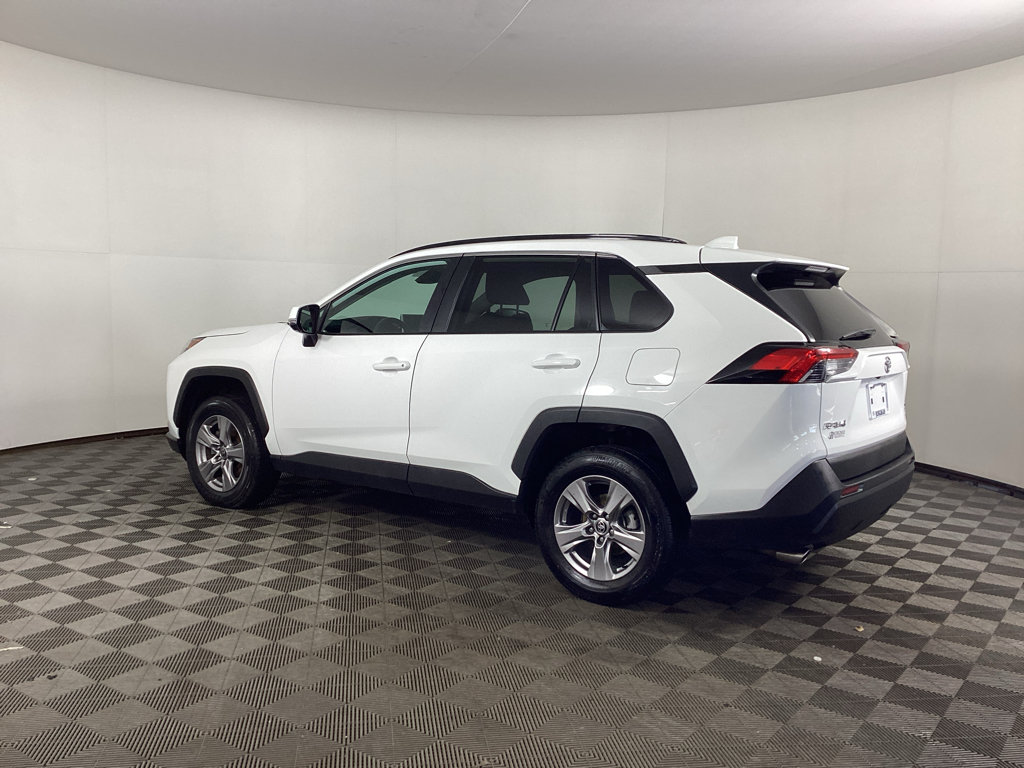Used 2023 Toyota RAV4 XLE AWD/4WD image 4