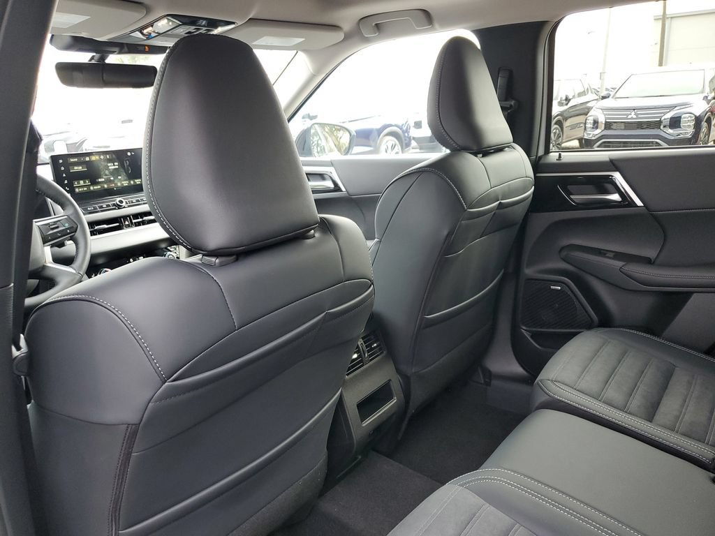 New 2026 Mitsubishi Outlander AWD image 12