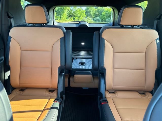 New 2027 Chevrolet Traverse Z71 w/ LPO, Floor Liner Package AWD/4WD image 38