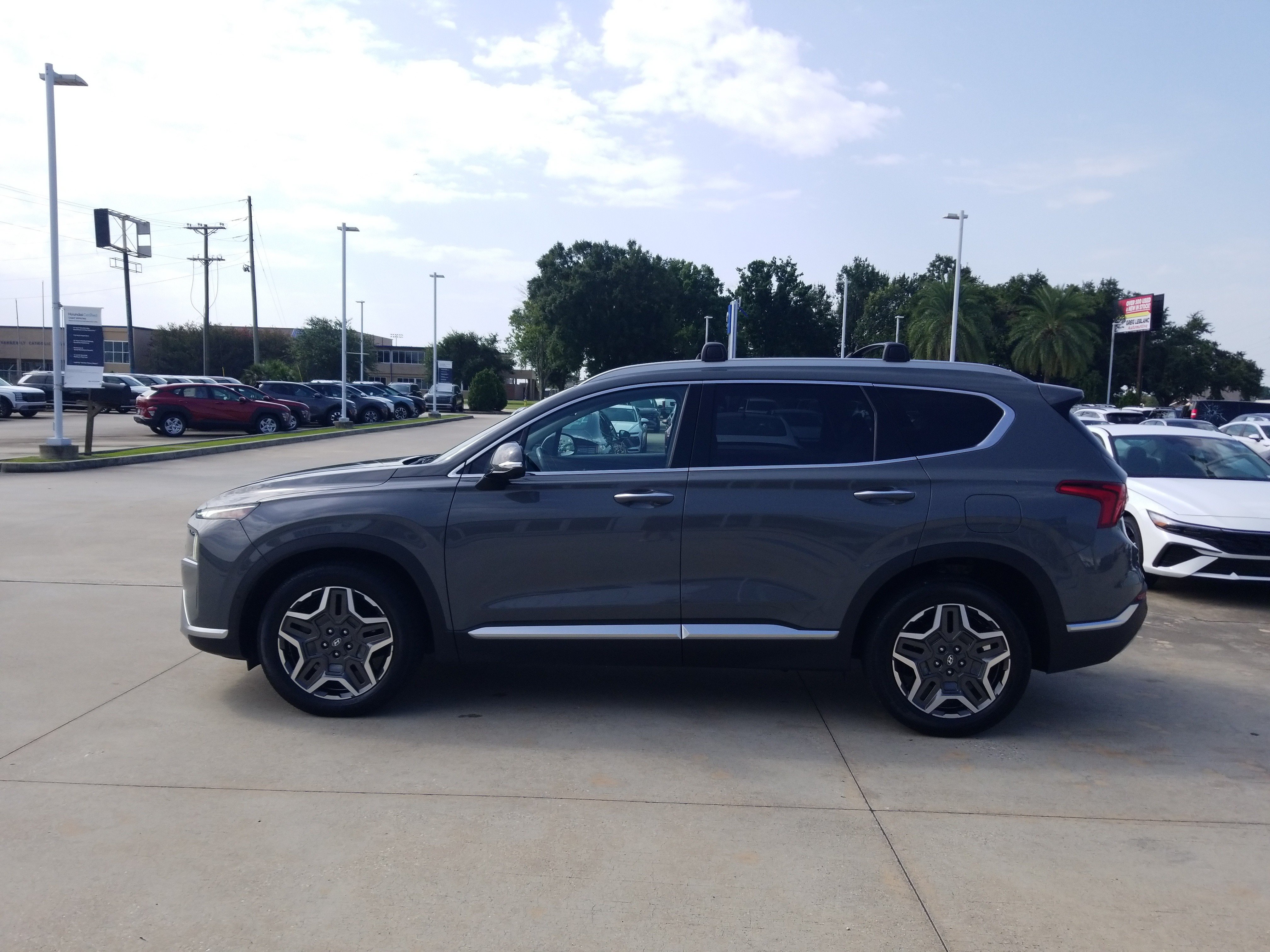 Used 2021 Hyundai Santa Fe Limited FWD image 4