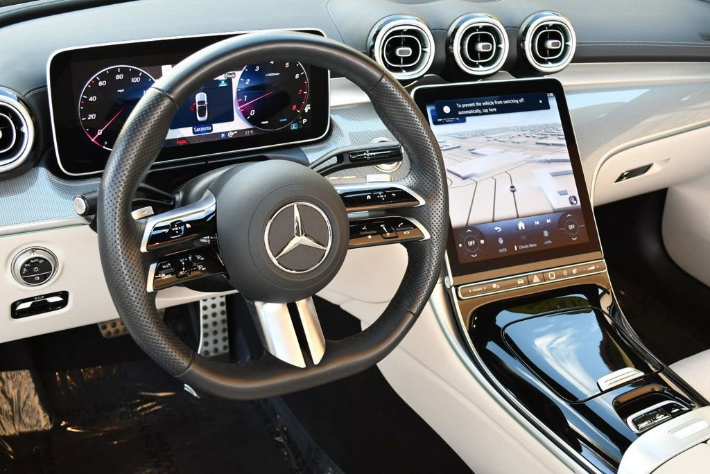 Used 2025 Mercedes-Benz CLE 300 4MATIC Cabriolet image 12