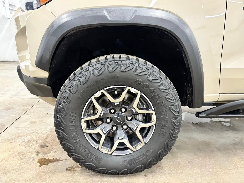 Used 2024 Chevrolet Colorado ZR2 w/ Technology Package AWD/4WD image 10
