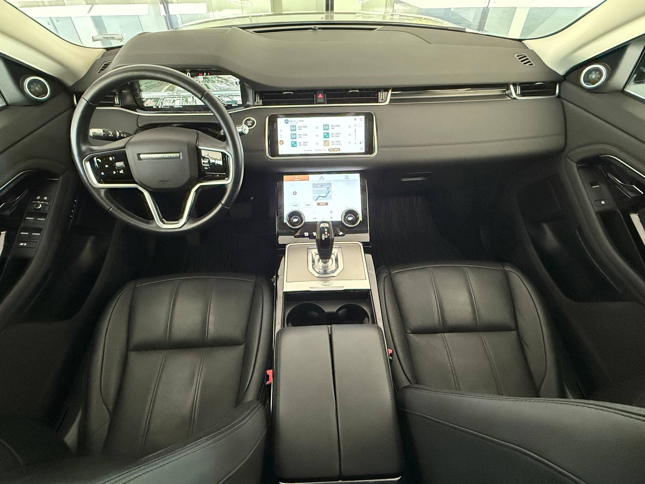 Used 2022 Land Rover Range Rover Evoque SE image 13