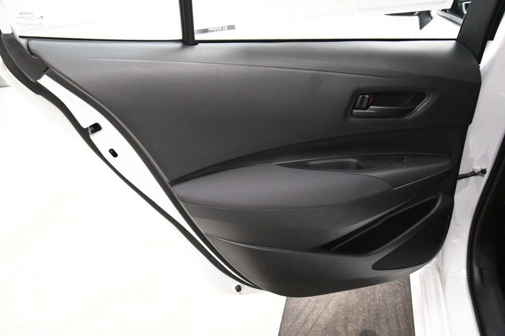 Used 2022 Toyota Corolla LE image 28