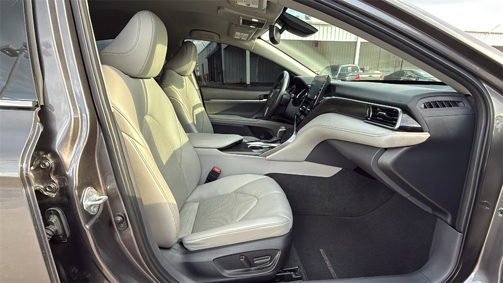 Used 2023 Toyota Camry XLE image 33