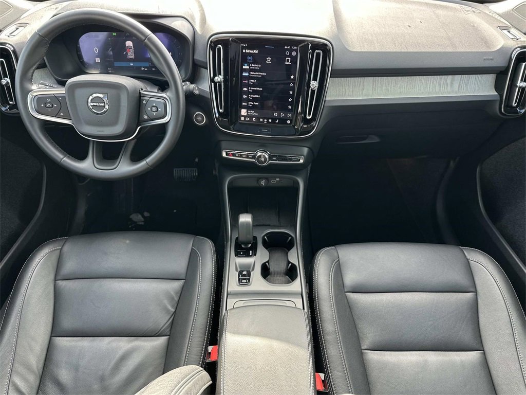 Used 2025 Volvo XC40 B5 Core image 14