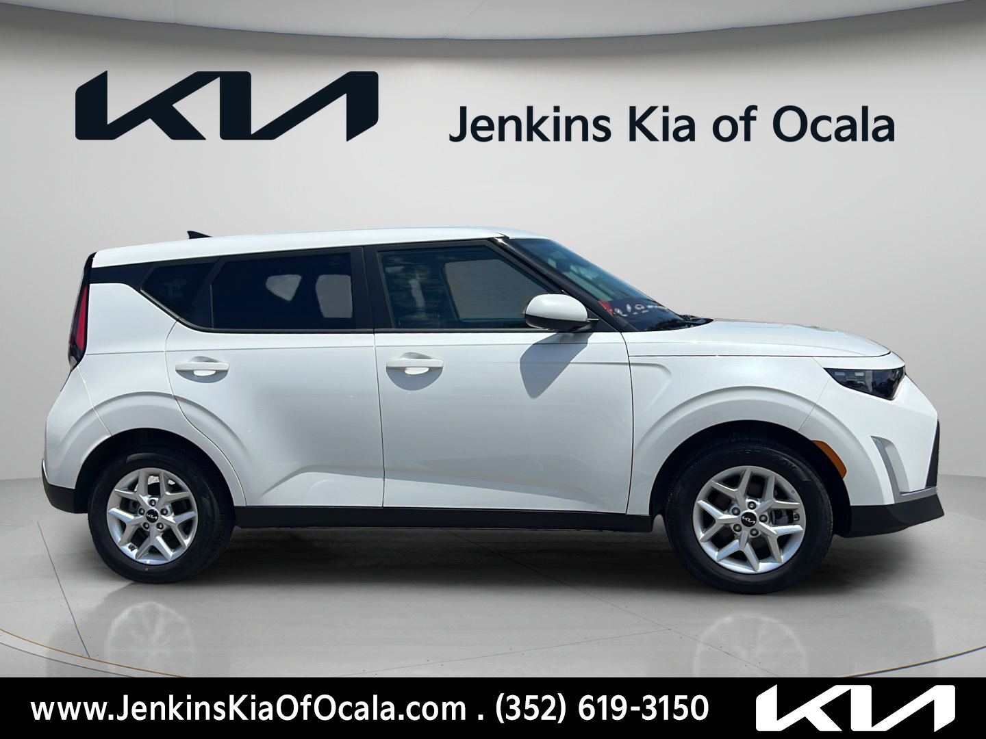 Certified 2025 Kia Soul LX w/ LX Technology Package FWD image 2