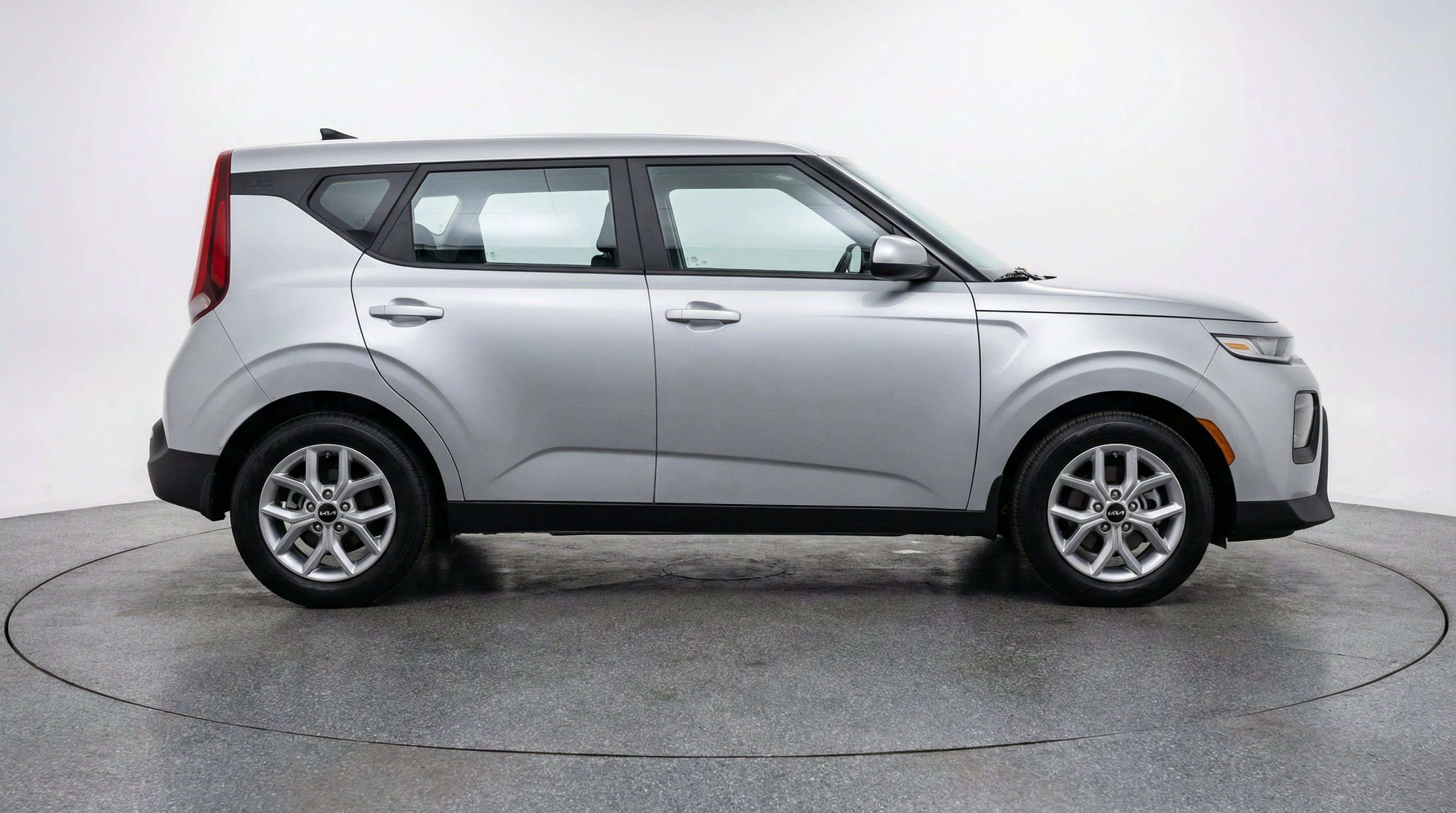 Used 2025 Kia Soul LX w/ LX Technology Package FWD image 11