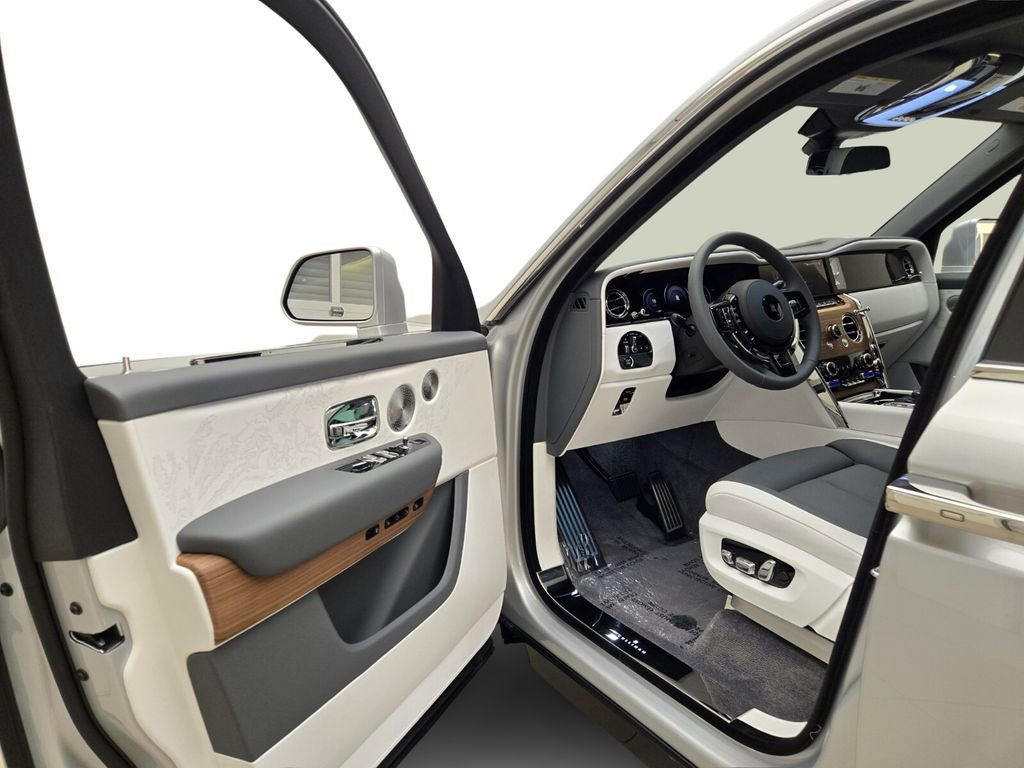 New 2026 Rolls-Royce Cullinan image 14