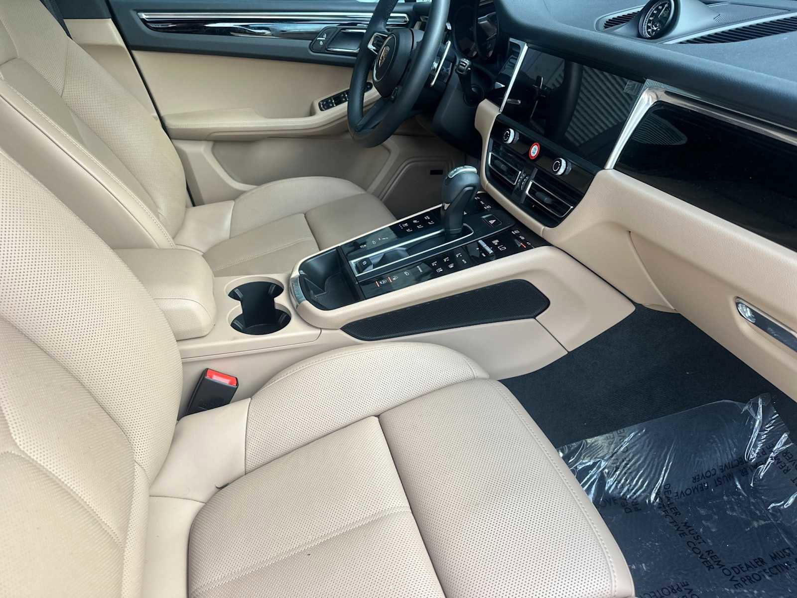 Certified 2025 Porsche Macan S image 16