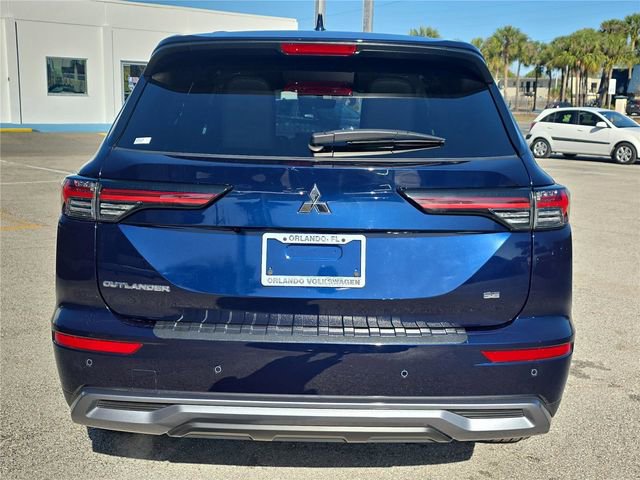 Used 2025 Mitsubishi Outlander SE image 4