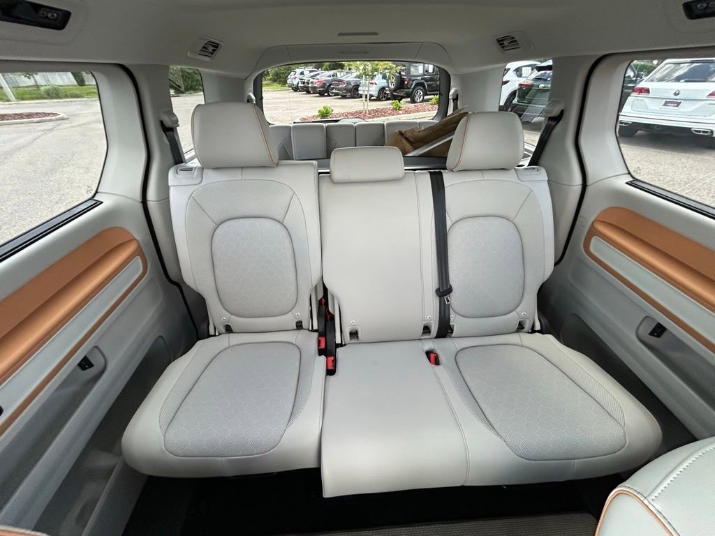 Used 2025 Volkswagen ID. Buzz 1st Edition image 13