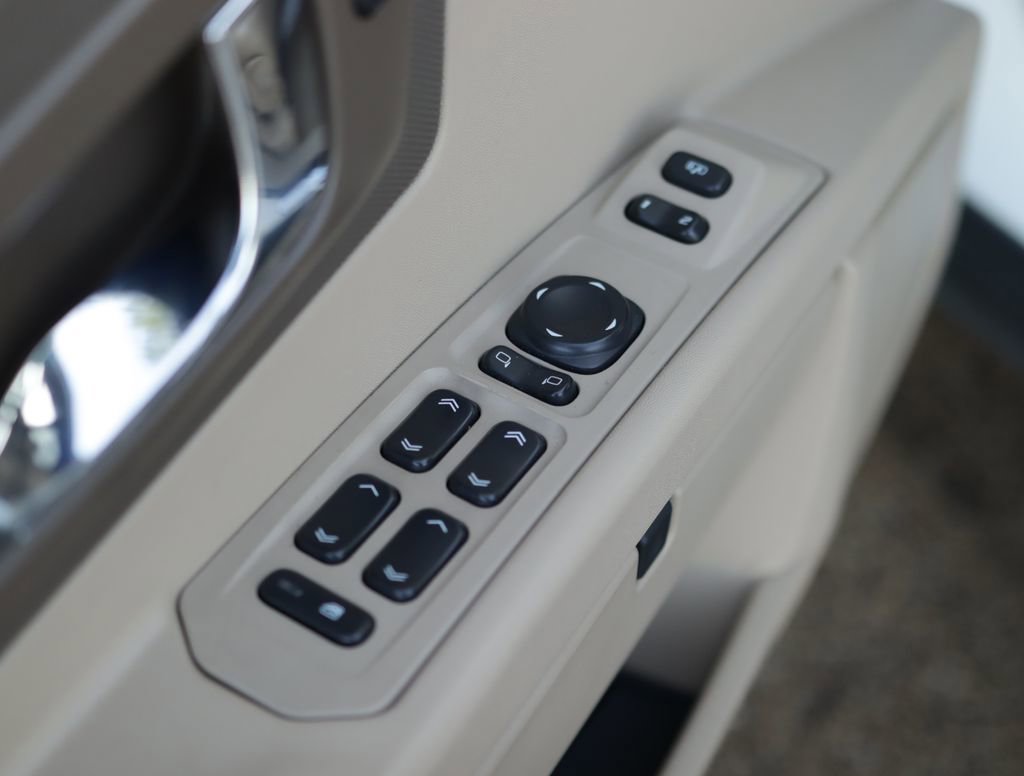 Used 2006 Cadillac SRX w/ Seating Package AWD/4WD image 21