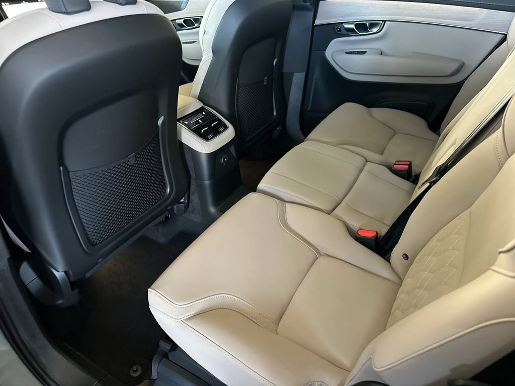 New 2026 Volvo XC90 T8 Plus w/ Protection Package Premier AWD/4WD image 11