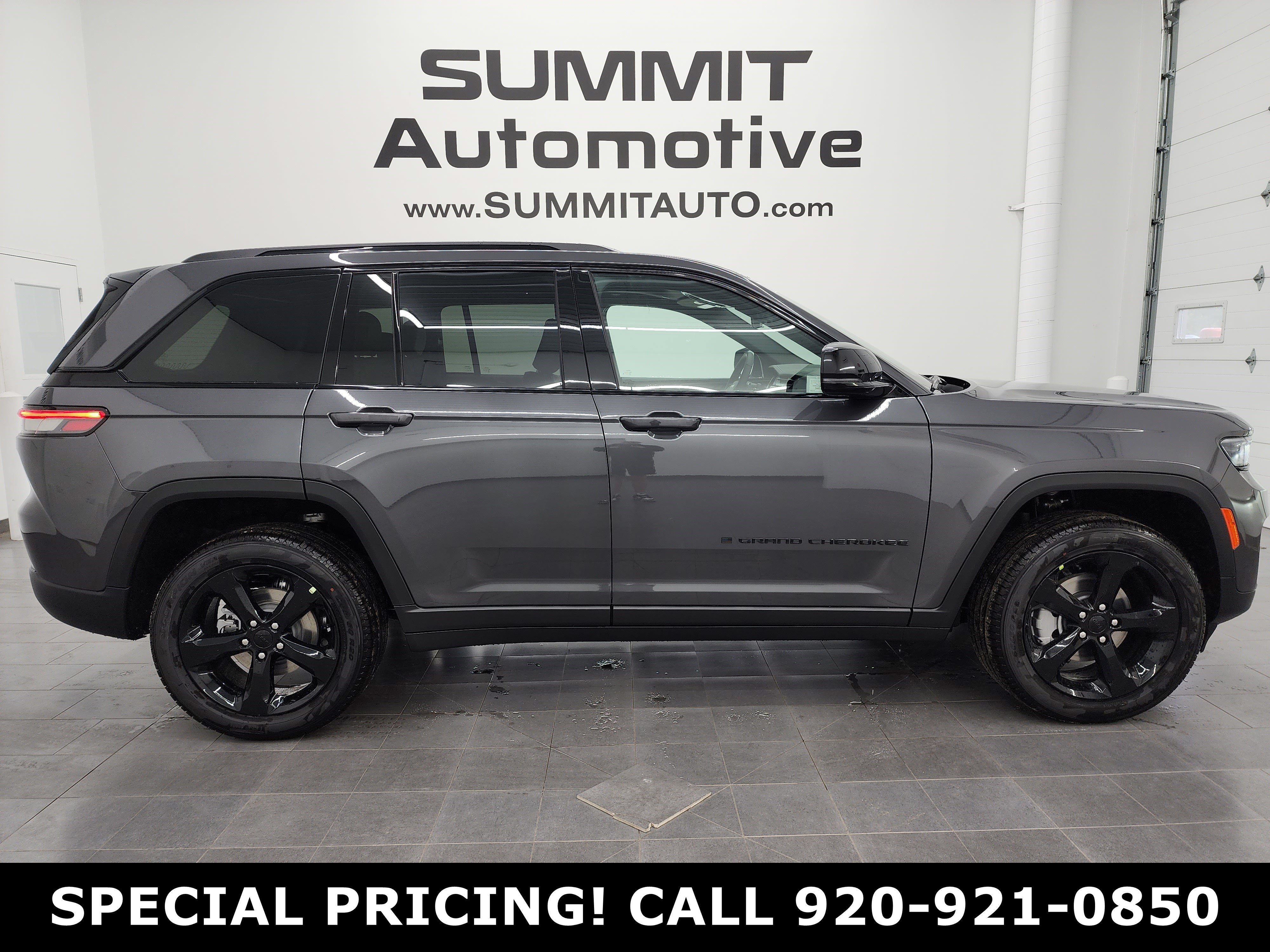 New 2025 Jeep Grand Cherokee Limited w/ Black Appearance Package