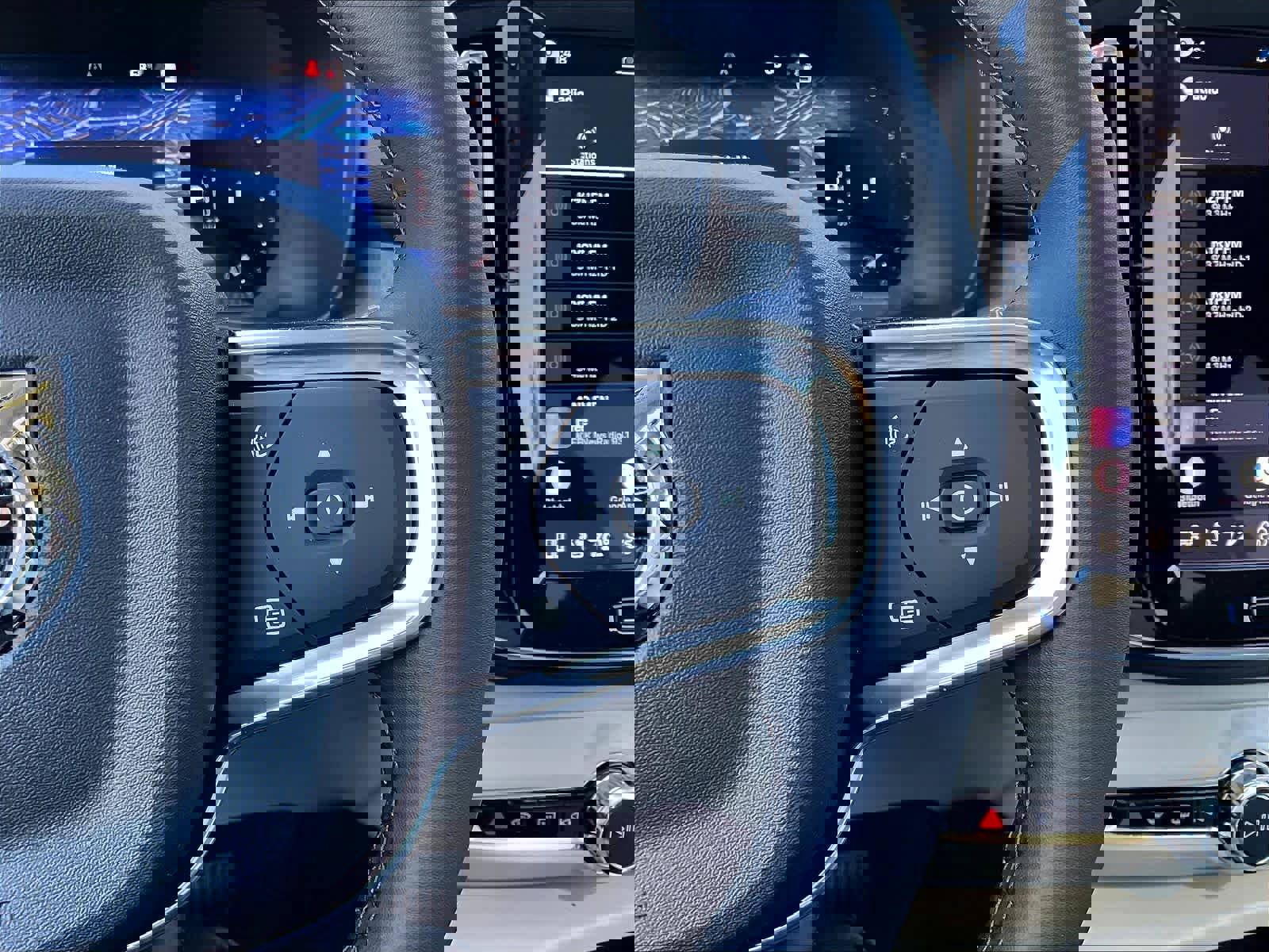 New 2026 Volvo XC40 B5 Ultra w/ Climate Package image 18