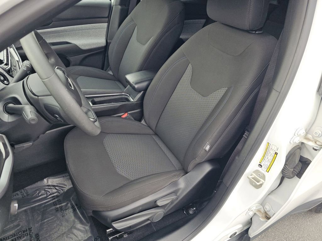 Used 2024 Jeep Compass Sport image 6