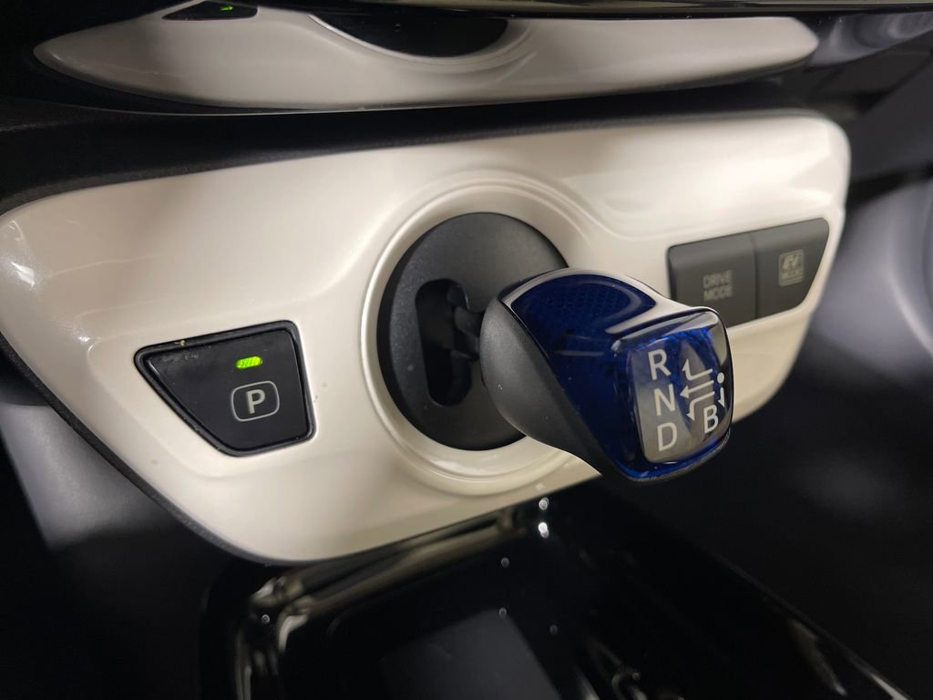 Certified 2018 Toyota Prius Three FWD image 22