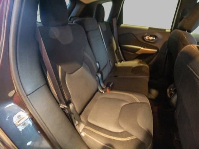 Used 2017 Jeep Cherokee Latitude w/ Cold Weather Group image 24