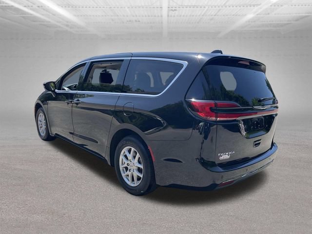 Used 2024 Chrysler Pacifica Touring-L FWD image 11