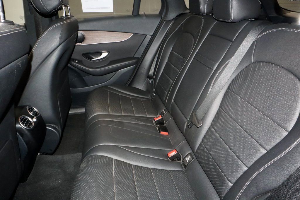 Used 2021 Mercedes-Benz GLC 300 4MATIC image 23