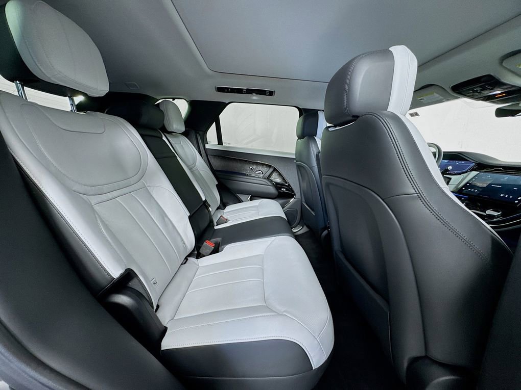 Used 2023 Land Rover Range Rover Sport SE Dynamic image 25