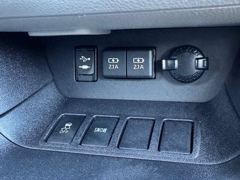 Used 2019 Toyota Highlander XLE FWD image 28