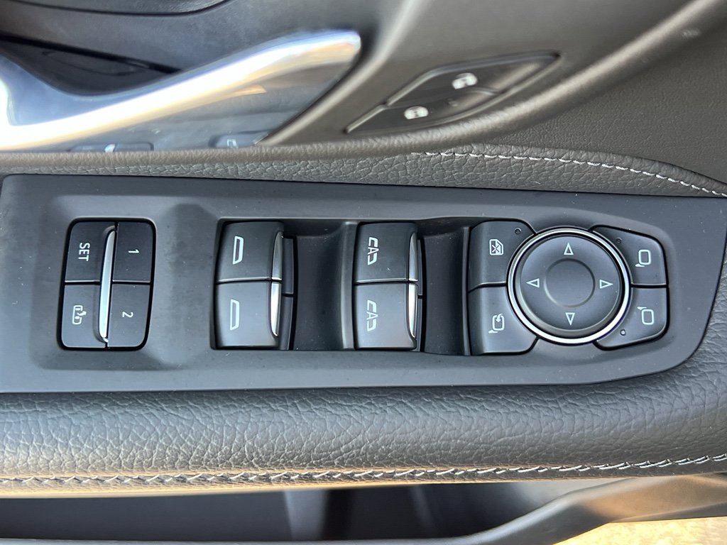 Used 2023 GMC Yukon XL Denali image 13