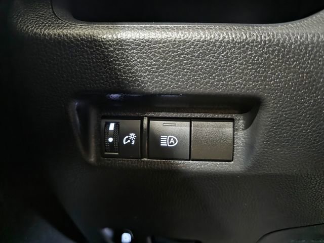 Used 2025 Toyota RAV4 XLE AWD/4WD image 18