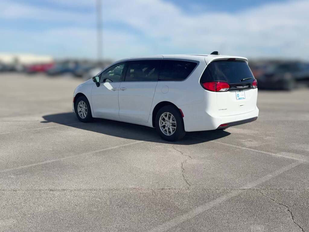 New 2026 Chrysler Voyager LX image 8