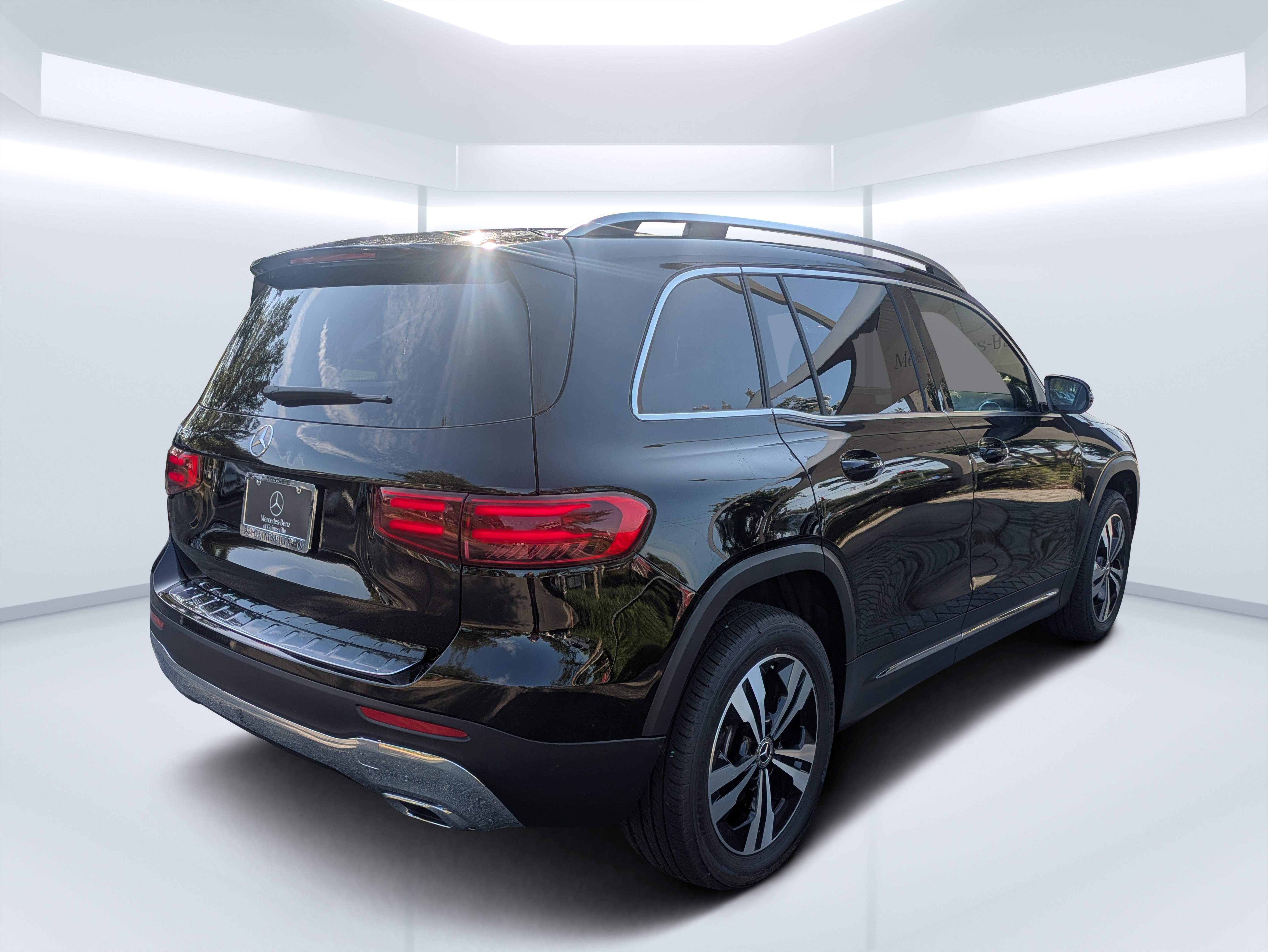 Certified 2025 Mercedes-Benz GLB 250 image 3