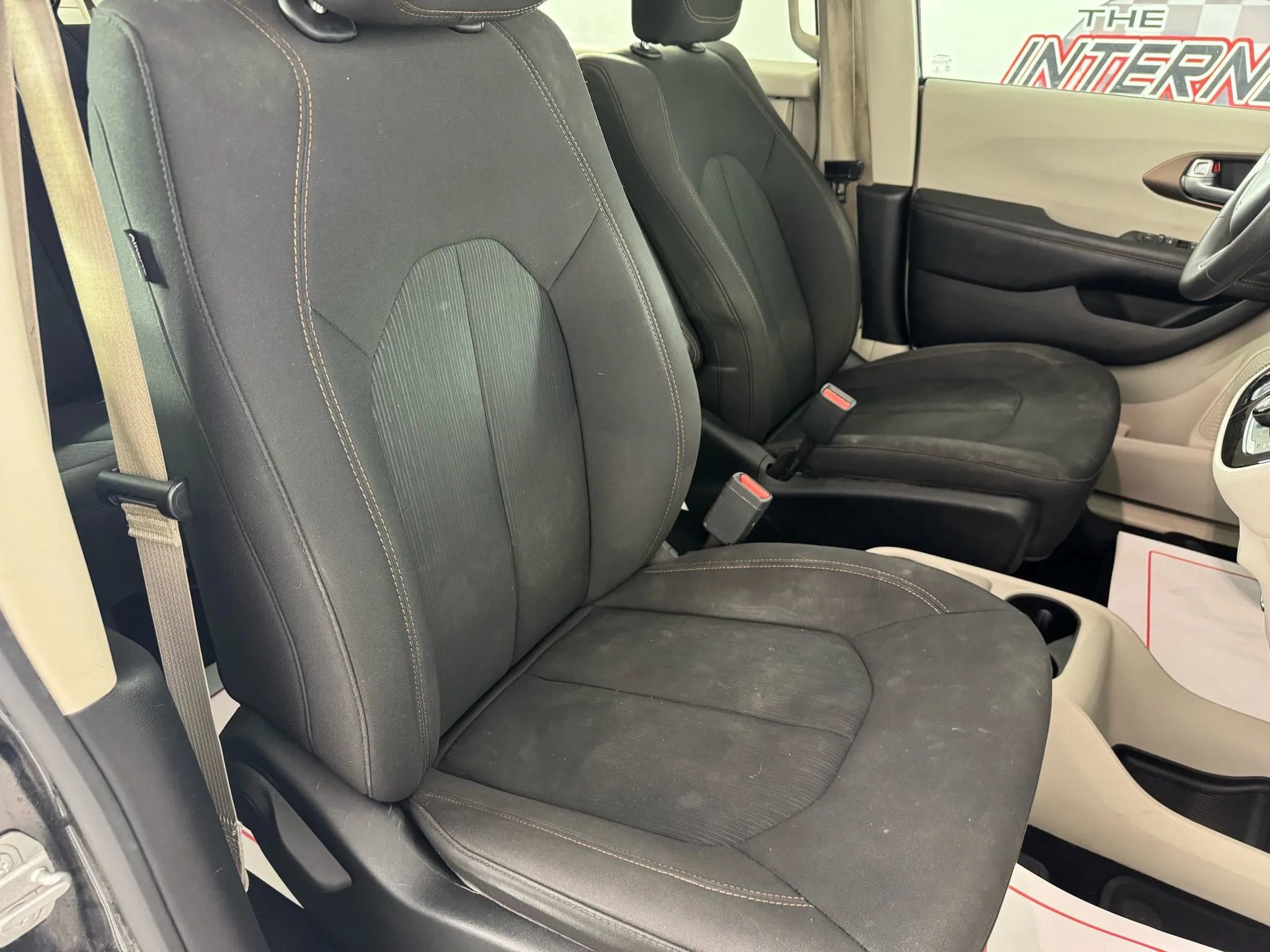 Used 2017 Chrysler Pacifica Touring w/ Tire & Wheel Group image 36