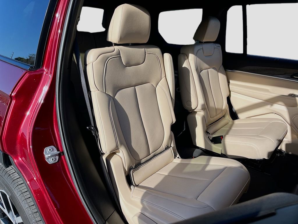 Certified 2025 Jeep Grand Cherokee L Limited w/ Luxury Tech Group II image 29