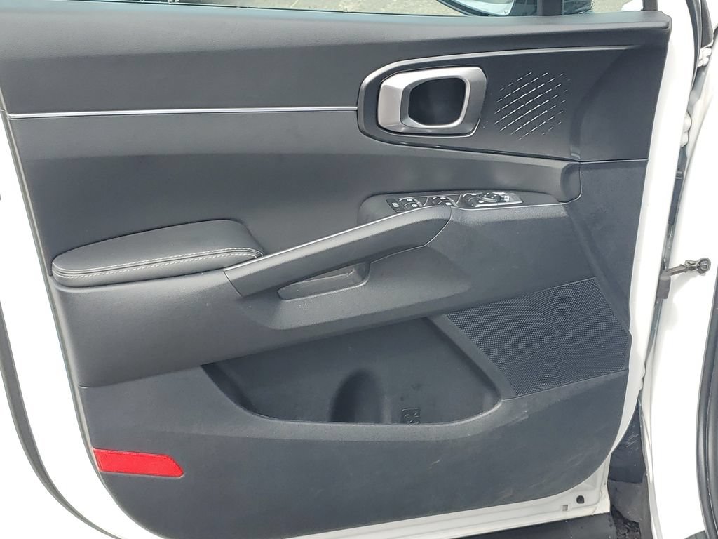 Certified 2023 Kia Sorento LX FWD image 8