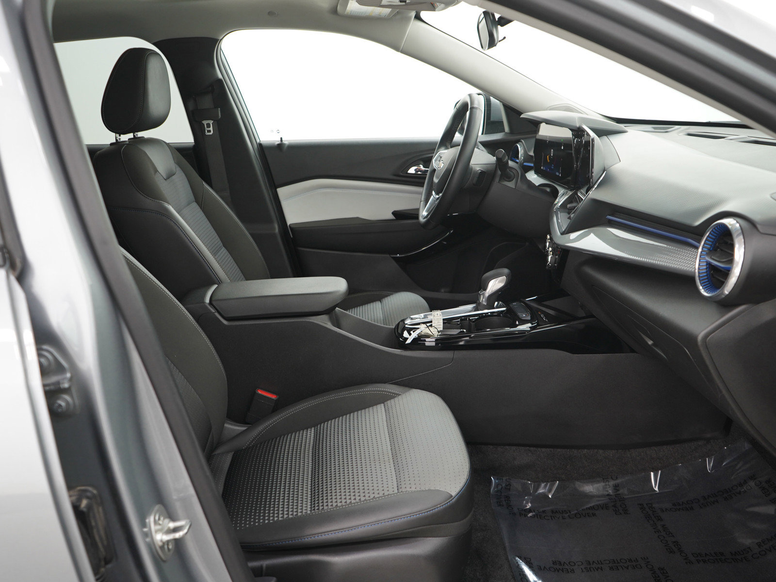 Used 2024 Chevrolet Trax LT w/ Sunroof Package image 12