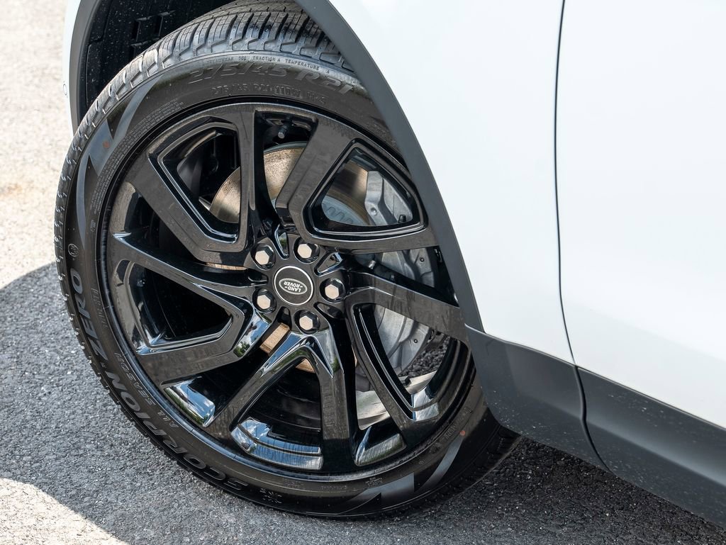 New 2025 Land Rover Discovery S image 9