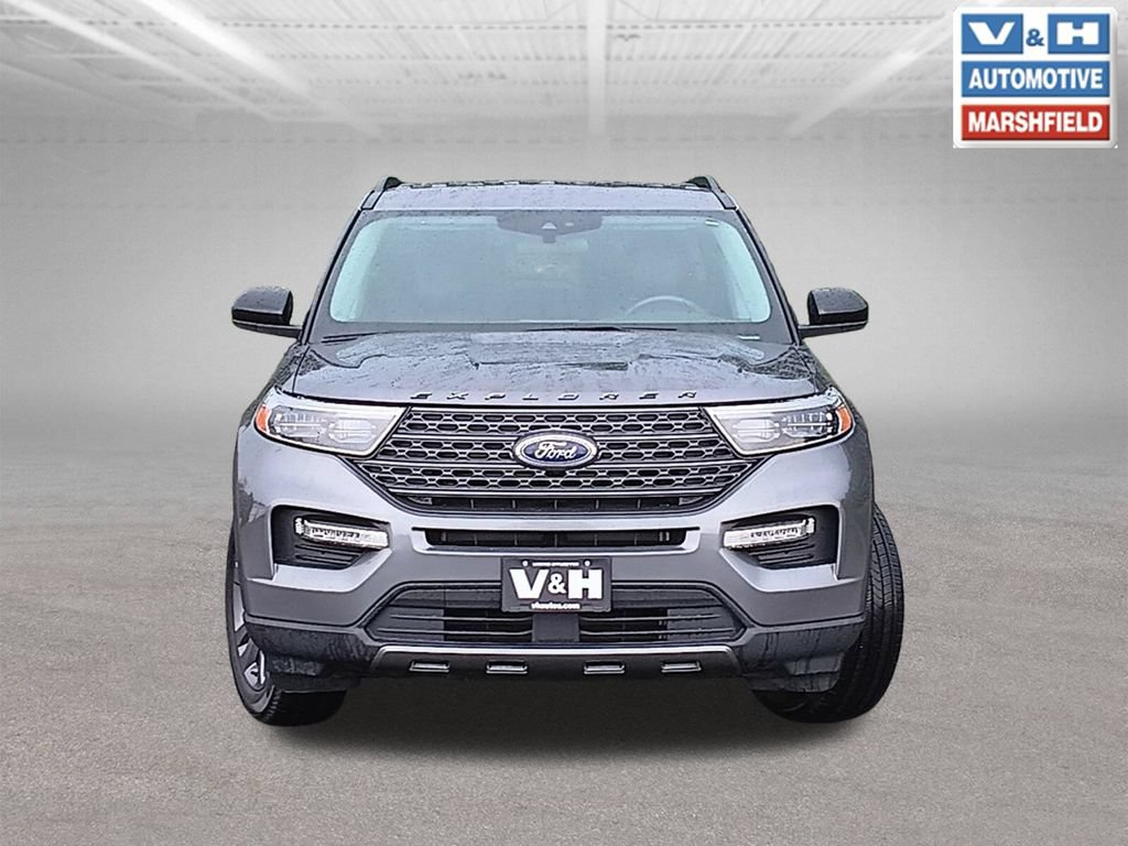 Used 2024 Ford Explorer XLT w/ Equipment Group 202A AWD/4WD image 30