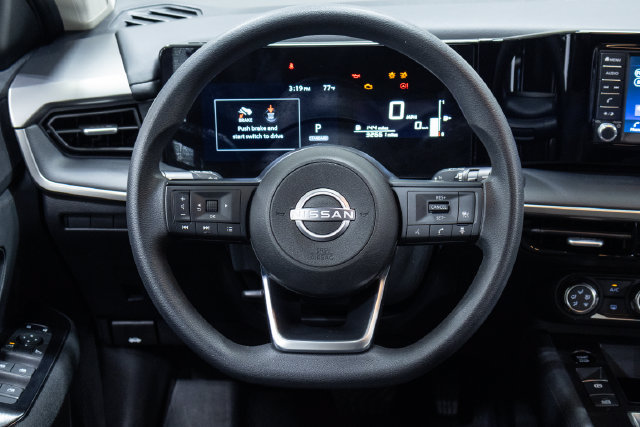 Used 2025 Nissan Kicks S FWD image 13
