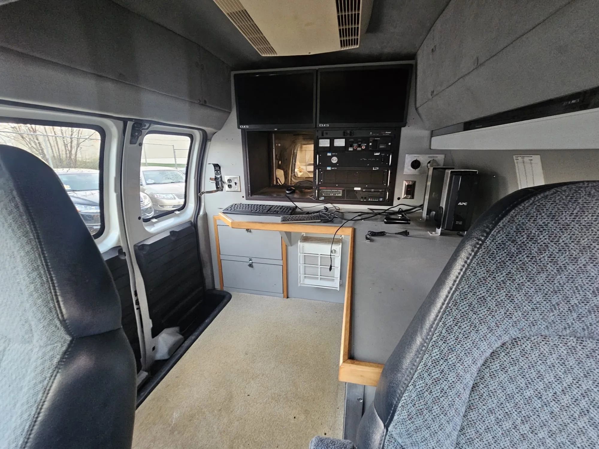 Used 2000 GMC Savana 3500 Extended image 7