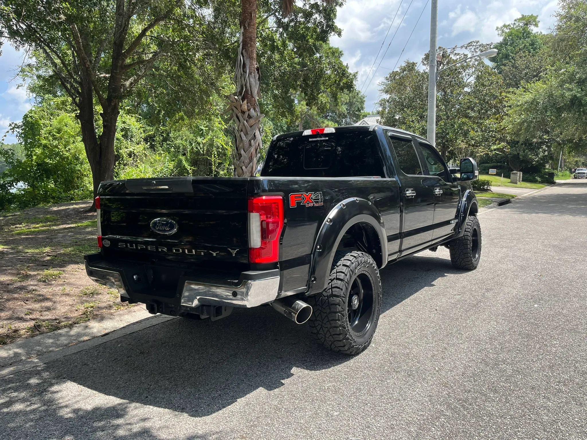 Used 2017 Ford F250 Lariat w/ Lariat Ultimate Package AWD/4WD image 4