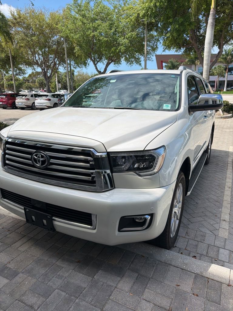 Used 2019 Toyota Sequoia Platinum image 3